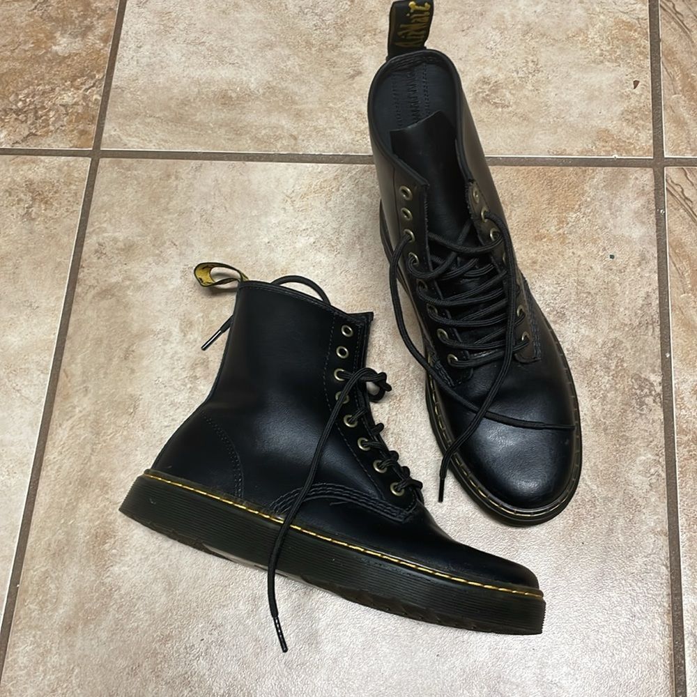 DR AIRWAIRMARTENS  LACE BOOTS